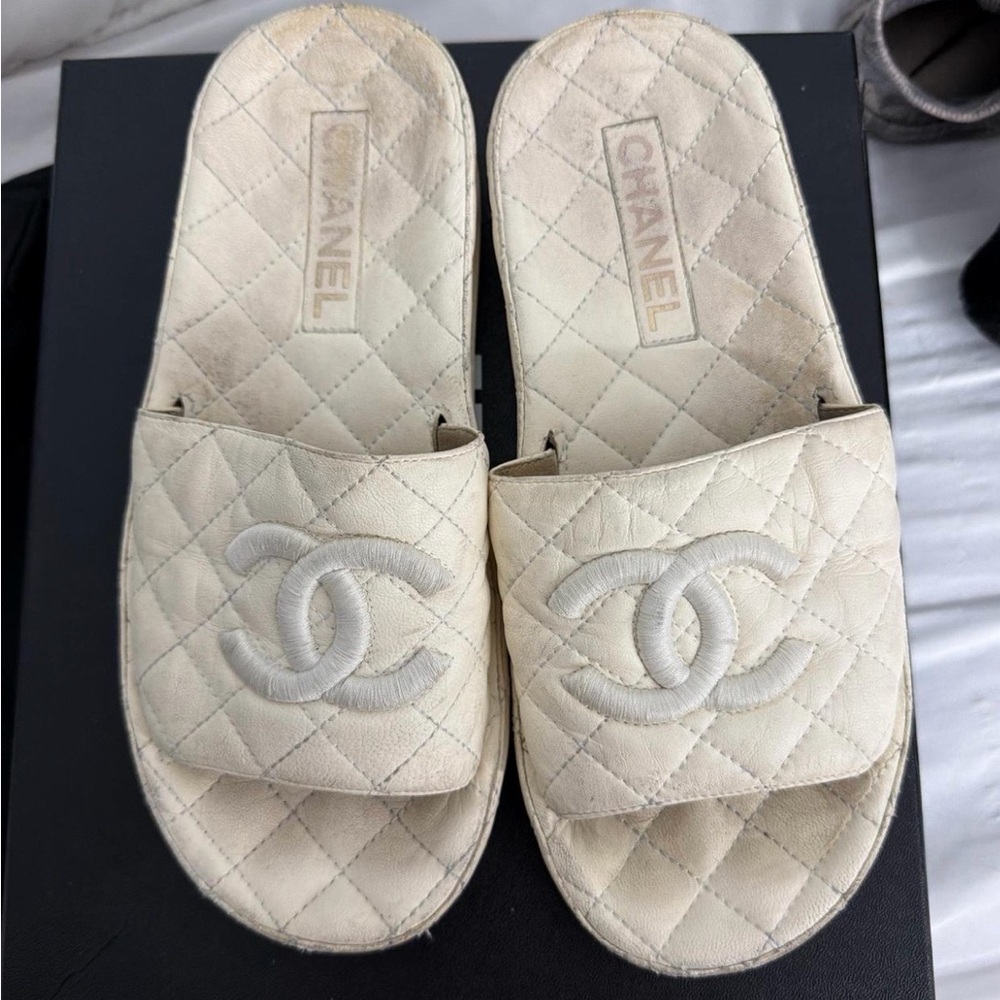 CHANEL Cream Quilted CC Logo Slide Sandals
